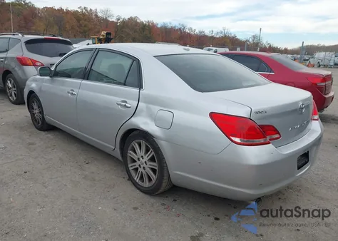 2010 Toyota Avalon Limited z USA, uszkodzony, nr VIN 4T1BK3DB7AU362283